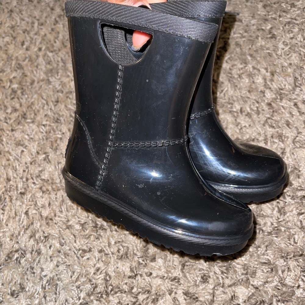 Toddler shoe Bundle Ugg’s and pumas  7c (2pair) - Picture 6 of 6